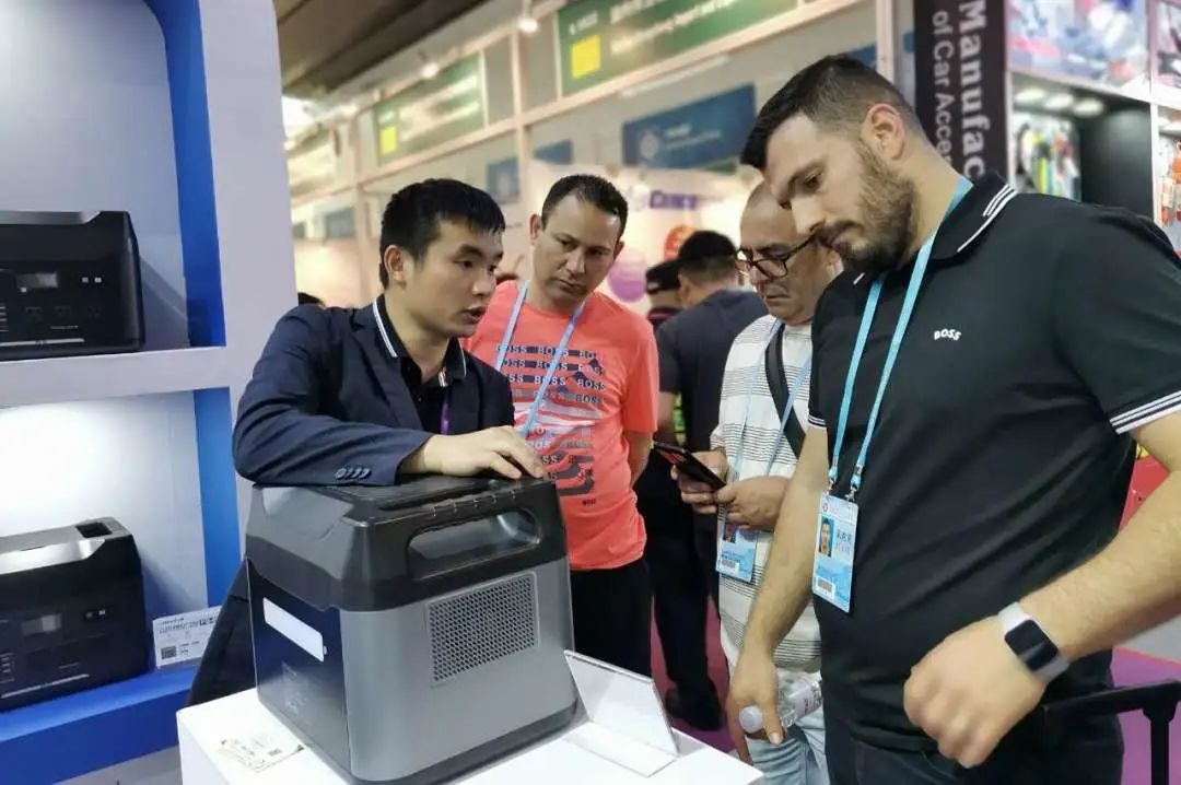 Carku appearance at the Canton Fair, working together to welcome thousands of merchants